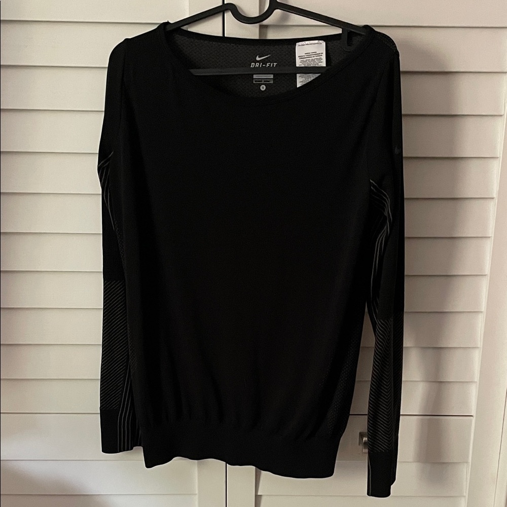 Nike Women's Black Dri-FIT Long Sleeve Top Small